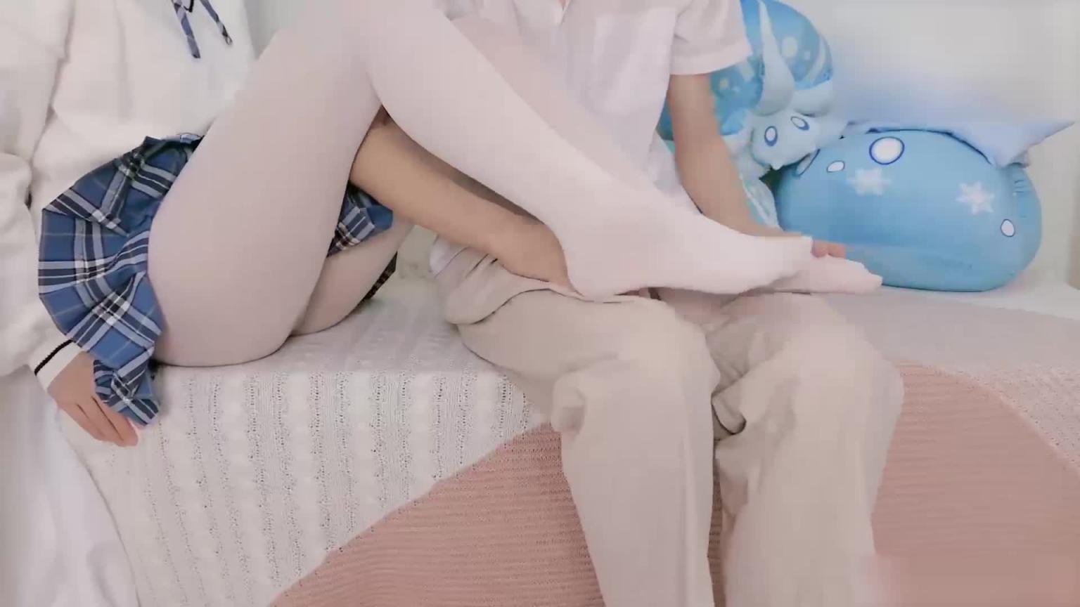JK白丝足交诱惑 预览截图 1