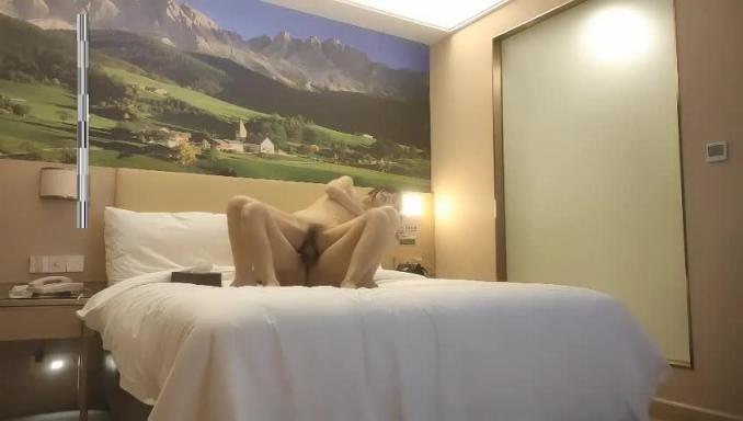 【一屌极品寻欢】极品小巧少女，一边上位骑乘一边说着骚话 预览截图 6
