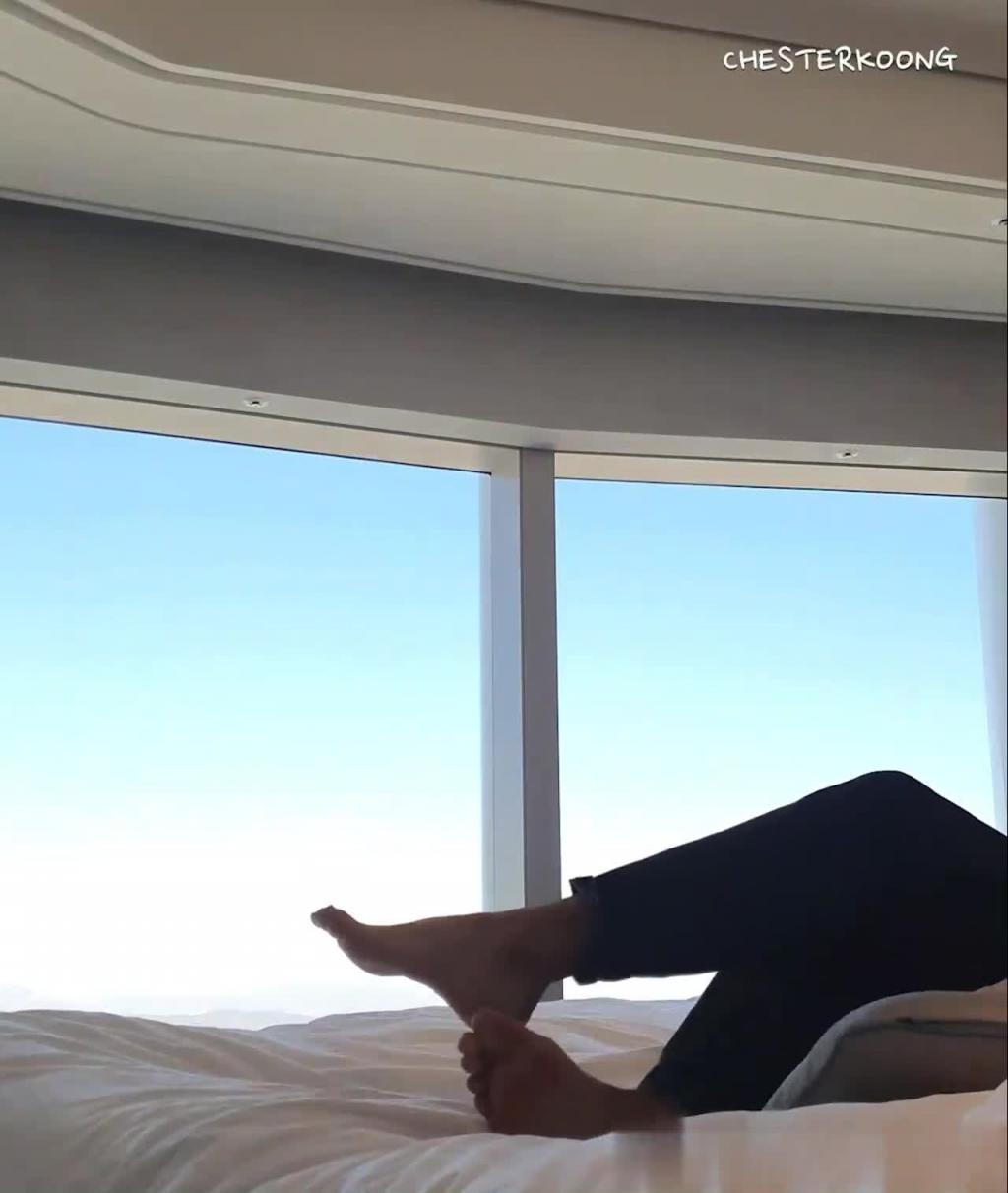 约炮韩亚航空的漂亮空姐,无敌景观房飘窗前啪啪 预览截图 1