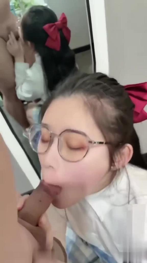 后入JK萝莉眼镜少女 预览截图 4