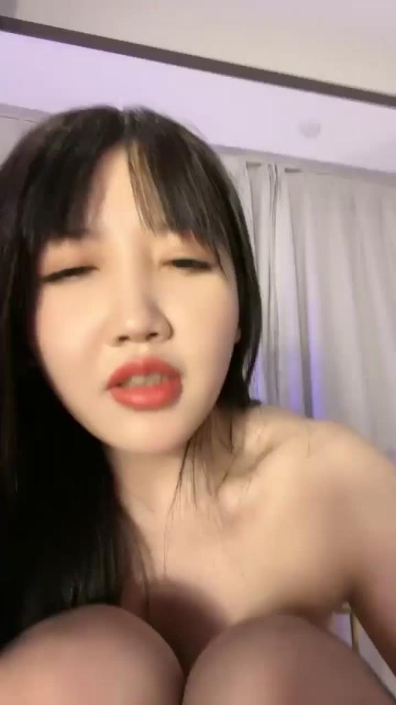 【一只小静香】，高颜值极品身材大喷水这水真多啊，水花很大好像下雨 预览截图 4