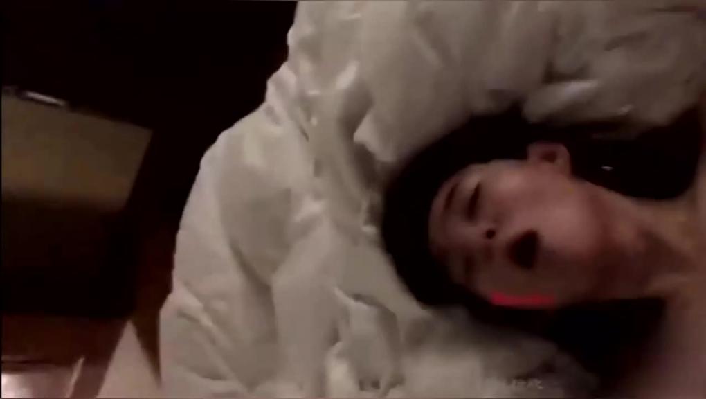 真实绿帽淫妻偷情事件,小骚逼偷情途中接听婆婆电话吓到瞬间不敢动 预览截图 4