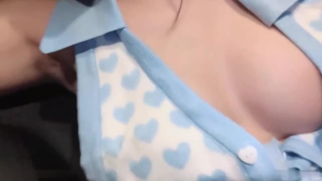 极品小萝莉粉嫩巨乳户外漏出街头大尺度自慰 预览截图 2