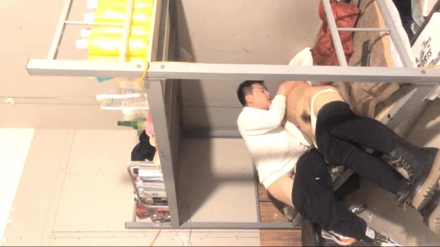 宿舍扒衣拼命反抗，你在这样我生气了，推倒强上内射 预览截图 5