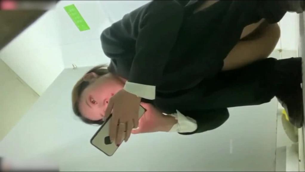 舞蹈艺校针孔全景厕拍舞蹈生们撒尿合集,全是极品身材 预览截图 2
