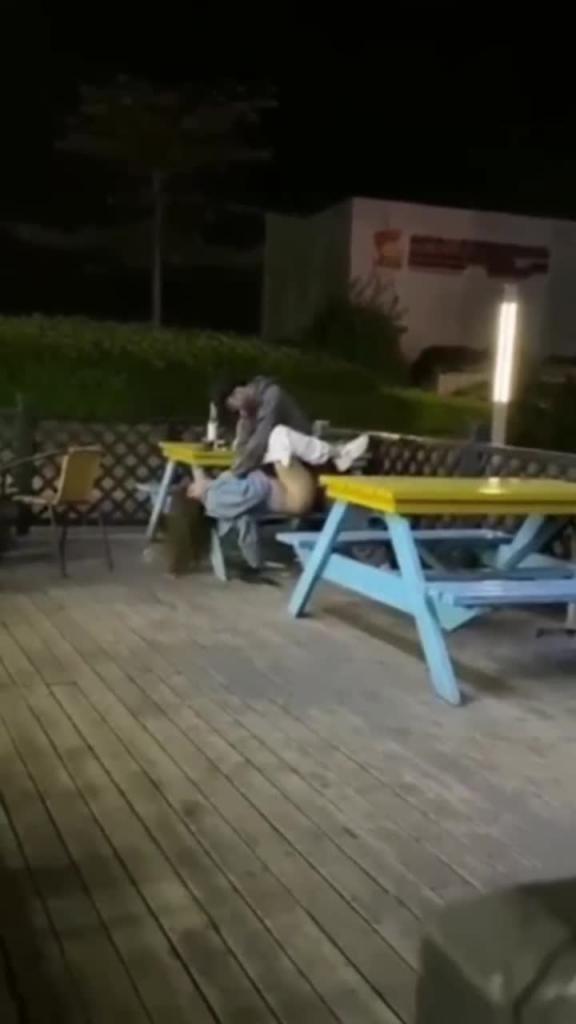 【当众啪啪】国内路边野战精选！不是没看见路人，只是激情难以抗拒 预览截图 12