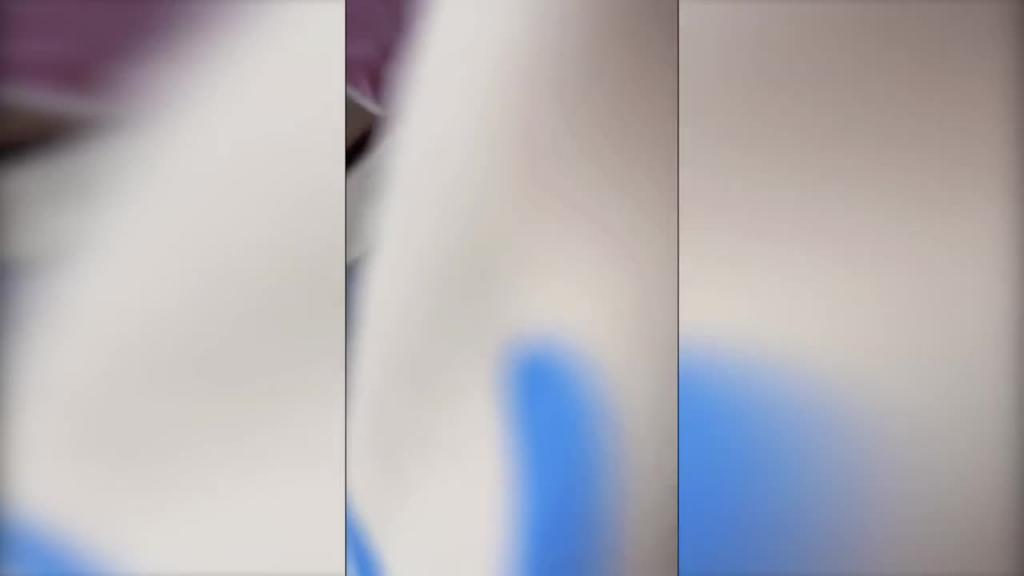 老婆在洗澡直接在沙发强摸大姨子,晚上进大姨子房间舌吻被大姨子舔 预览截图 1