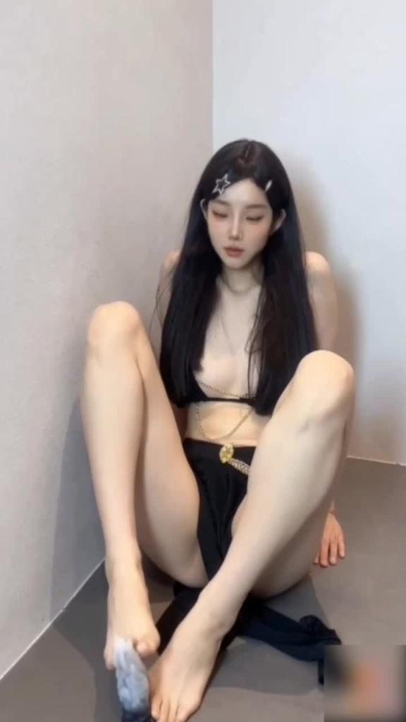 极品颜值网红女神瓜陆足交幻龙不够刺激骑乘猛坐自慰淫荡 预览截图 3