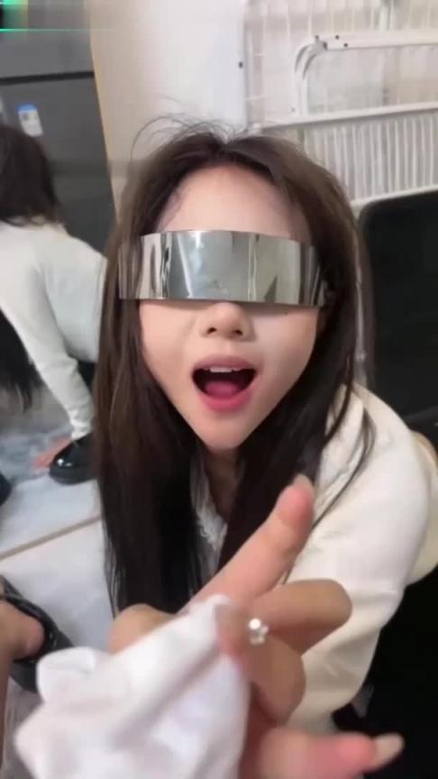 【调教女王-女同性奴母狗渴望被羞辱】主人强行舌吻舔脚，看得鸡儿硬 预览截图 9
