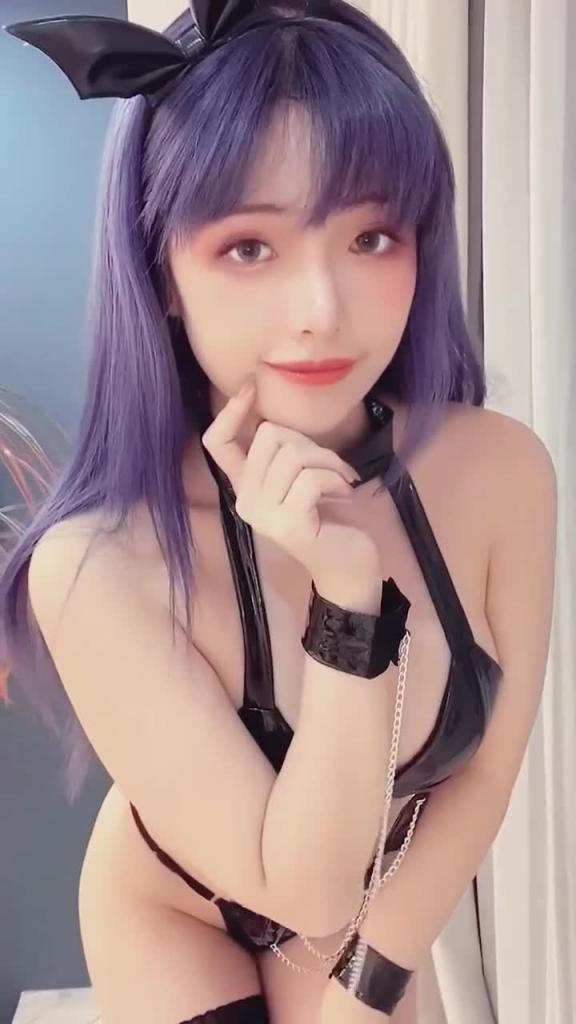网红女神制服自拍露出诱惑 预览截图 3
