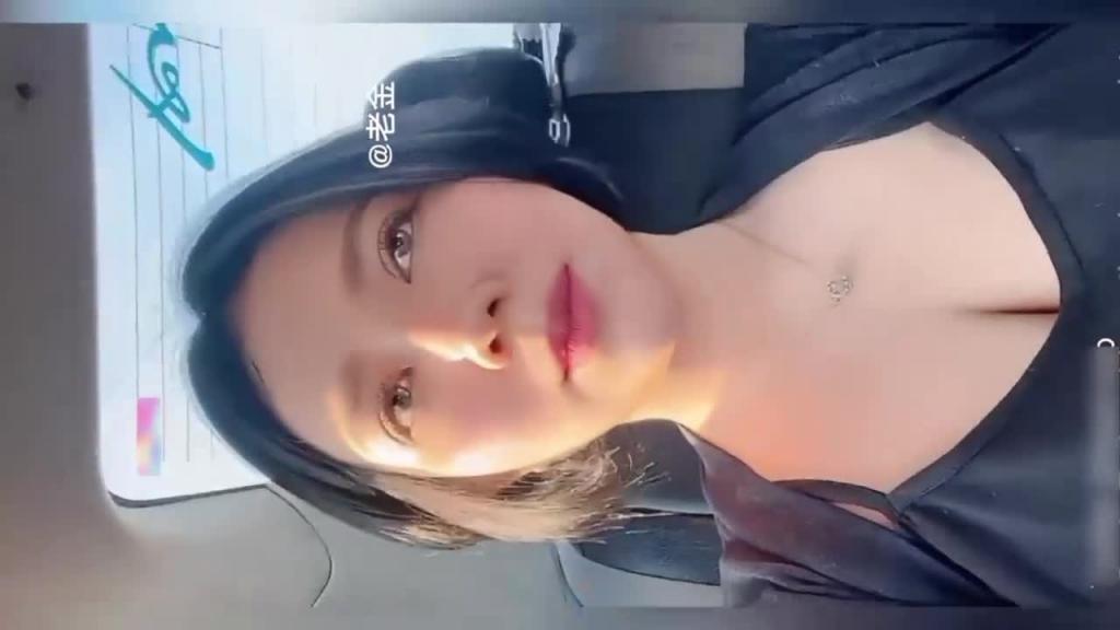 露脸才是王道_气质反差富婆找男模爆操无毛鲍鱼逼干菊花 预览截图 1