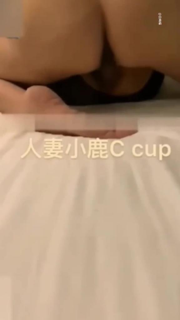 小鹿绿帽约炮极品美腿淫妻无套3p潮吹 预览截图 11