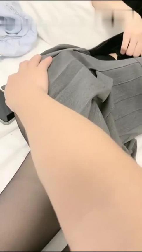 贵宾床上的黑丝尤物颜值高身材好～撅着屁股给狼友看美鲍特色 预览截图 12