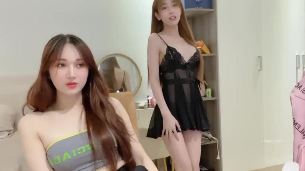 携手闺蜜互相抚摸帮忙自慰 女神放飞自我 100%心动感觉 预览截图 5