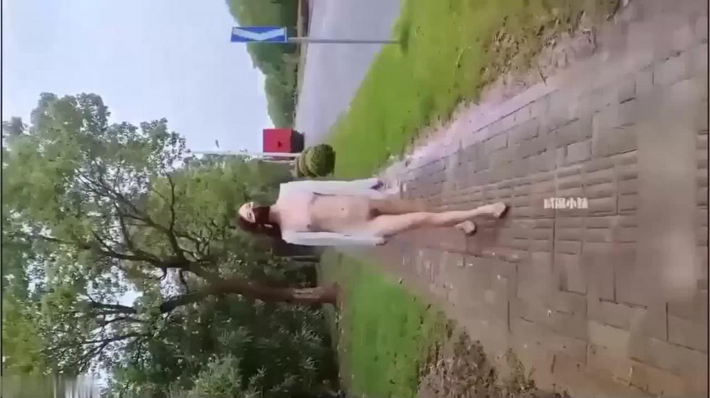 上海模特圈曝出网红摄影师良子与多名嫩模不雅视频流出模特超高颜值·经常和嫩模玩多人运动 预览截图 1