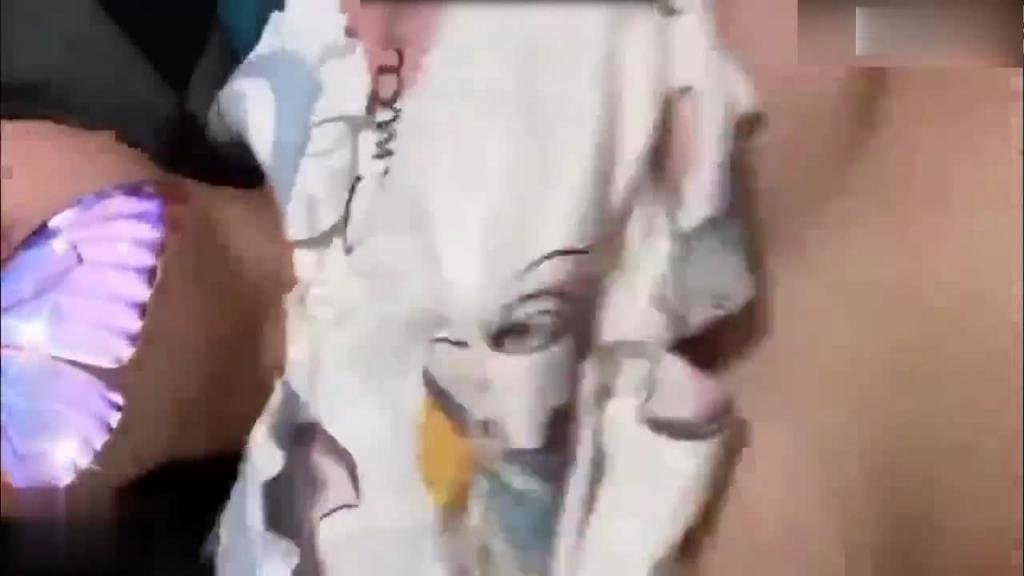 我妈妈隋春雪真是个名副其实的骚母狗小号勾引母亲第一次真实看到母亲的大大大淫穴 预览截图 11