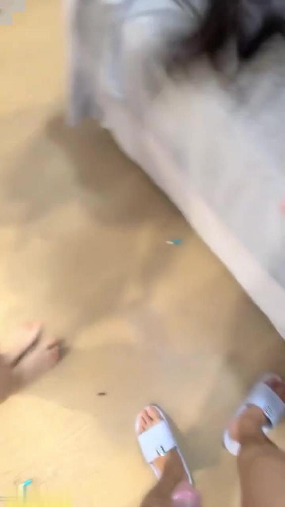 逼逼遭罪了,换妻届界最受欢迎少妇,都想操她 预览截图 5