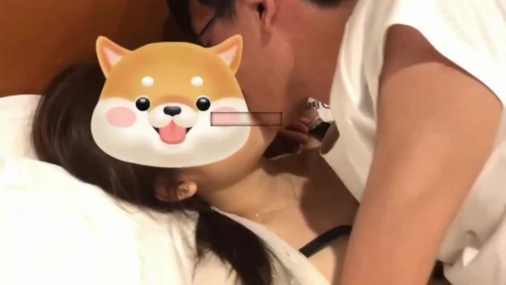 给郑州大学大二娇羞女友第一次找单男 预览截图 1