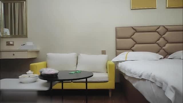 按摩勾搭甜美女技师 带到房间开操掰穴摸逼 上位骑乘前后蠕动 预览截图 2