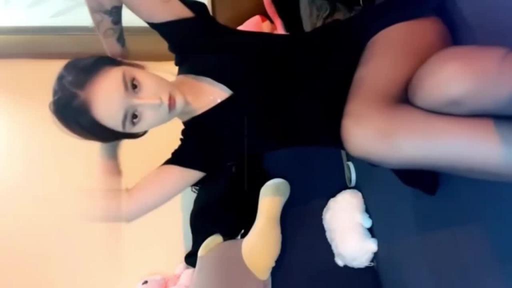 【SM女王调教】开房漂亮闺蜜当自己的性奴,重口虐待好刺激 预览截图 2