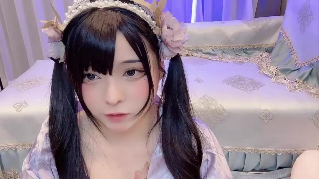 【Sherry_niko】主人你的女仆来了，一身紫色宽大浴袍满足主人的欲望2 预览截图 1