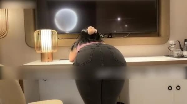 高能-传媒系大二白袜妹完美身材 预览截图 1