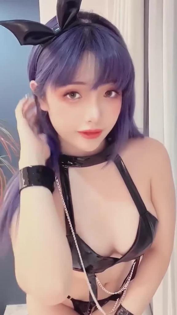 网红女神制服自拍露出诱惑 预览截图 6