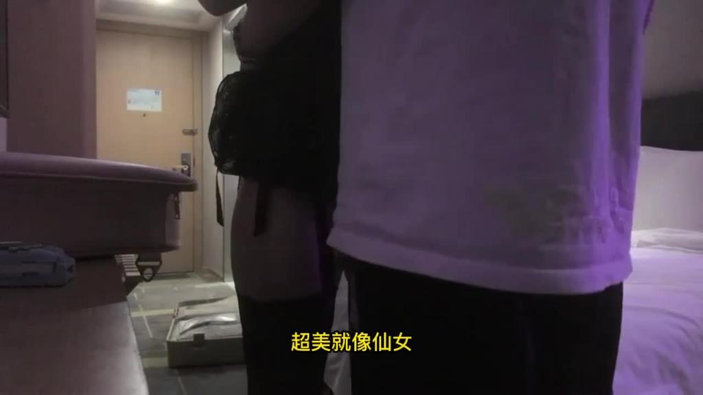 【良家少女】勾搭酒吧00后良家,再约约会黑丝情趣非常骚 预览截图 1