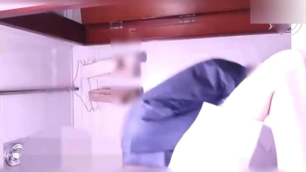 【史上最强父女乱伦】灌醉女儿操逼爸你轻点疼意外露脸 预览截图 3
