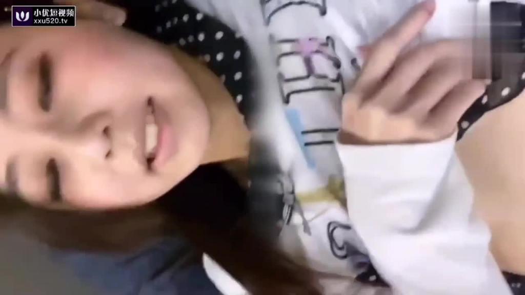 【尾随强上高中生】图书馆抄底萝莉高中生,一路尾随到地下车库趁四周没人捂住嘴拖到墙角扒光强操! 预览截图 5
