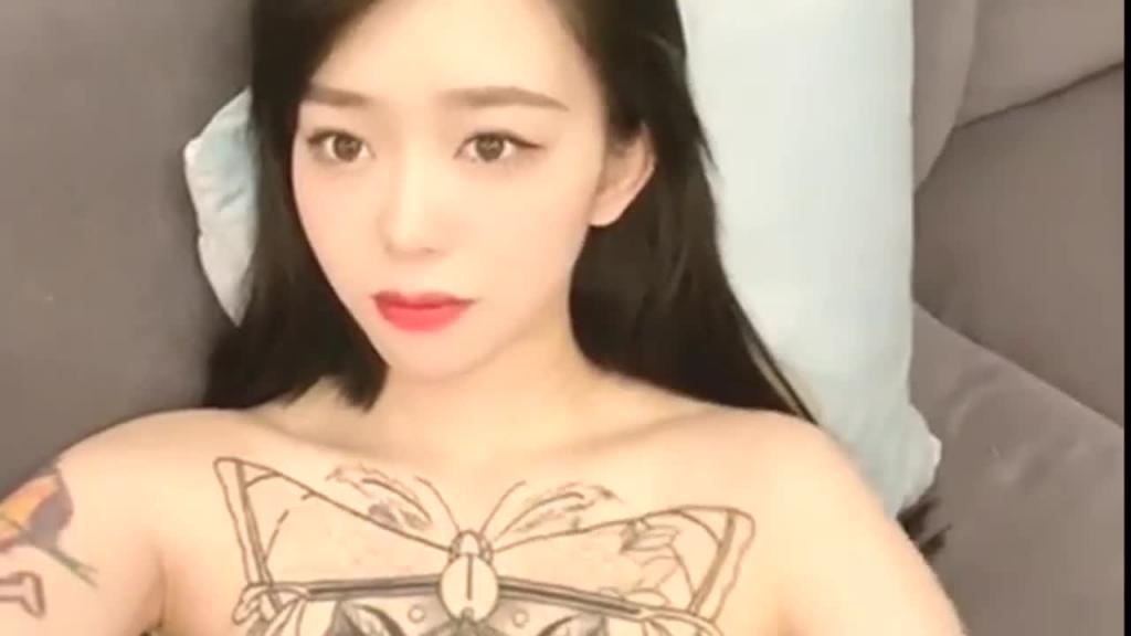 极品00后抖音网红美女嫩模奶瓶反差视频流出 预览截图 1