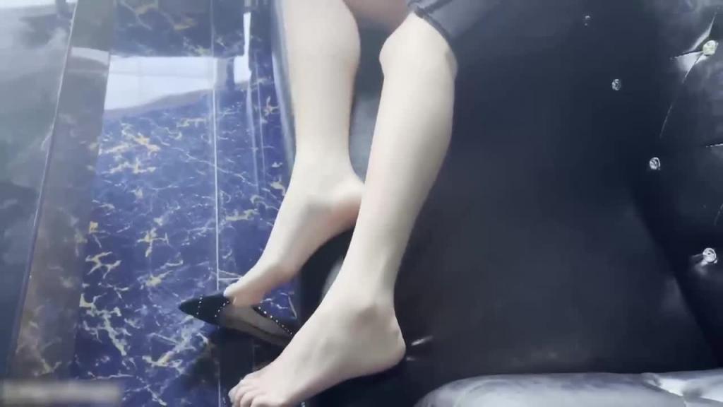 【阿朱最新】酒吧喝醉被捡尸_没想到扒开内裤里面是贞操带 预览截图 5
