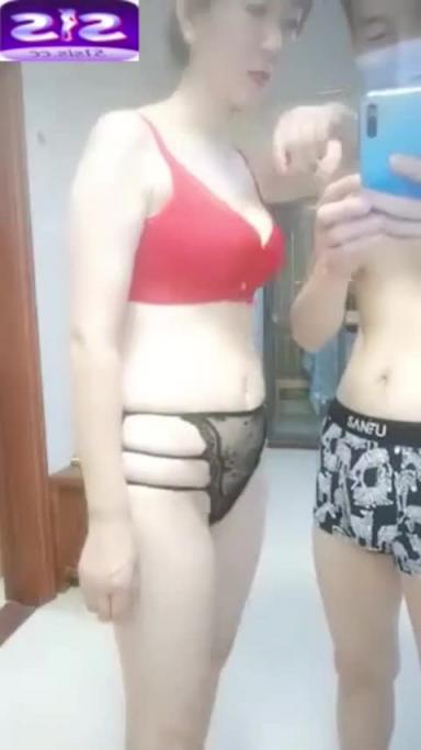 宝贝儿子你鸡巴好大，真实母子乱伦，老公不在家勾引儿子做爱 预览截图 1