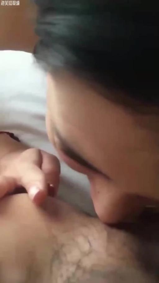 【真实绿帽】骚母狗偷情一边吃鸡巴一边给男友打电话 预览截图 10