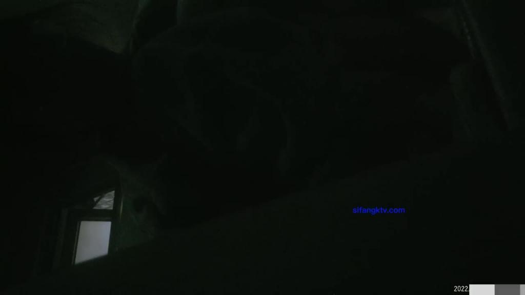 公共厕所偷拍青春靓丽的学妹嘘嘘-牛仔眼镜妹 预览截图 10