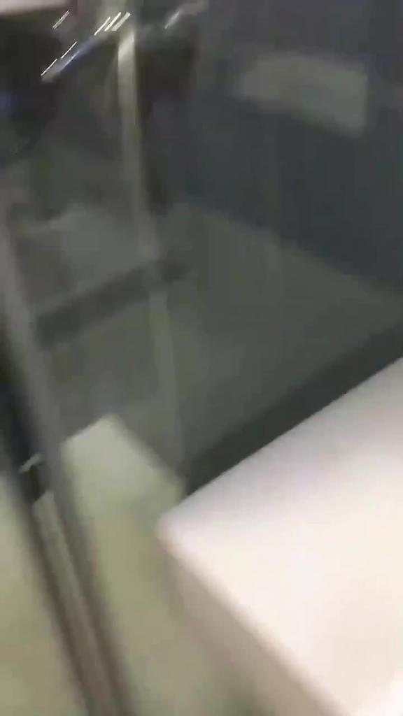 第一部放暑假女朋友家里人都去上班了到她闺房做爱干到浴室用手机自拍 预览截图 10