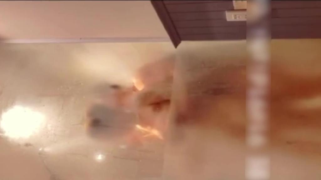 【杭州母子乱伦】妈妈下班回家洗澡被儿子闯入爆插乱伦 预览截图 7