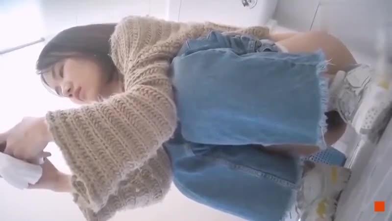 【精品偷拍】最强99位校花级学生妹厕所 偷拍，高颜值粉嫩小穴 预览截图 2