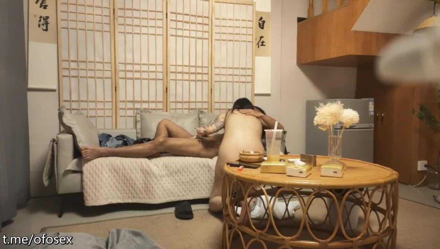 网约花臂纹身骚货手指抠穴调情沙发上一顿输出 预览截图 4