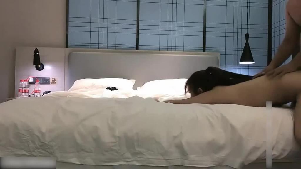 偶约神似女神张晗韵，刚下海没多久略紧张，追求的只有高颜值 预览截图 5