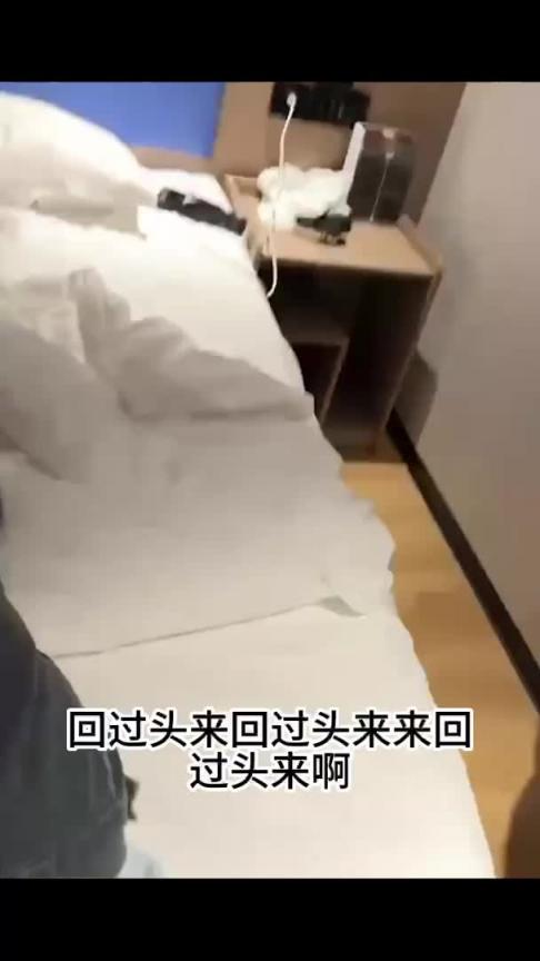 抖音热瓜,约炮定酒店留的老婆手机号,直接被老婆带人抓奸,一顿干 预览截图 1