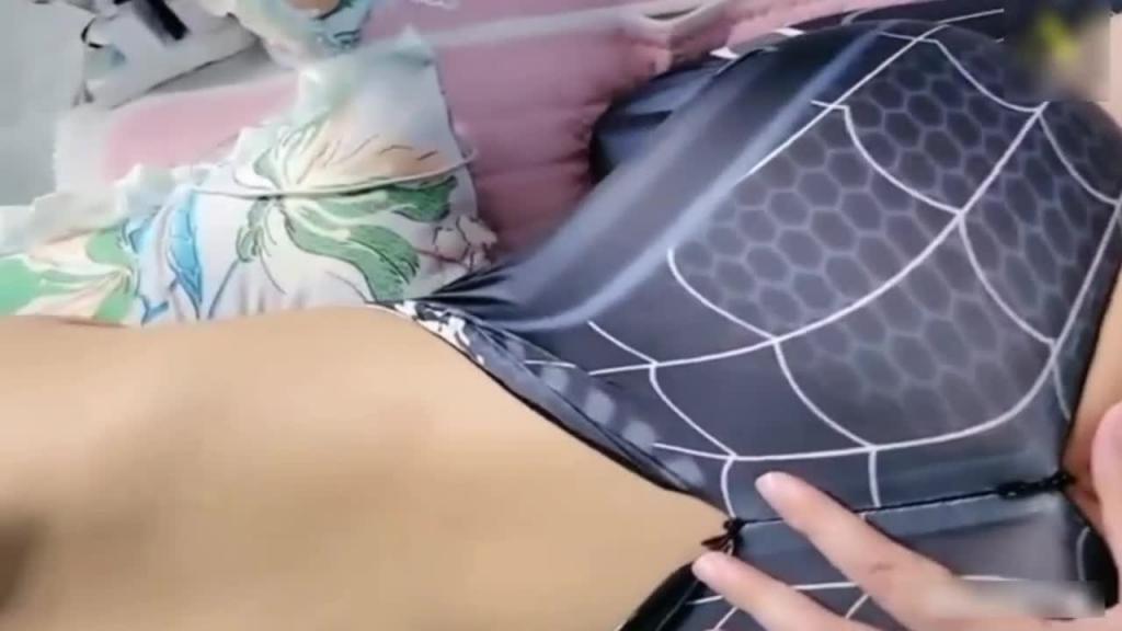 【重磅泄密】爆乳九头身小番茄调教露出爆操极品网红母狗 预览截图 2
