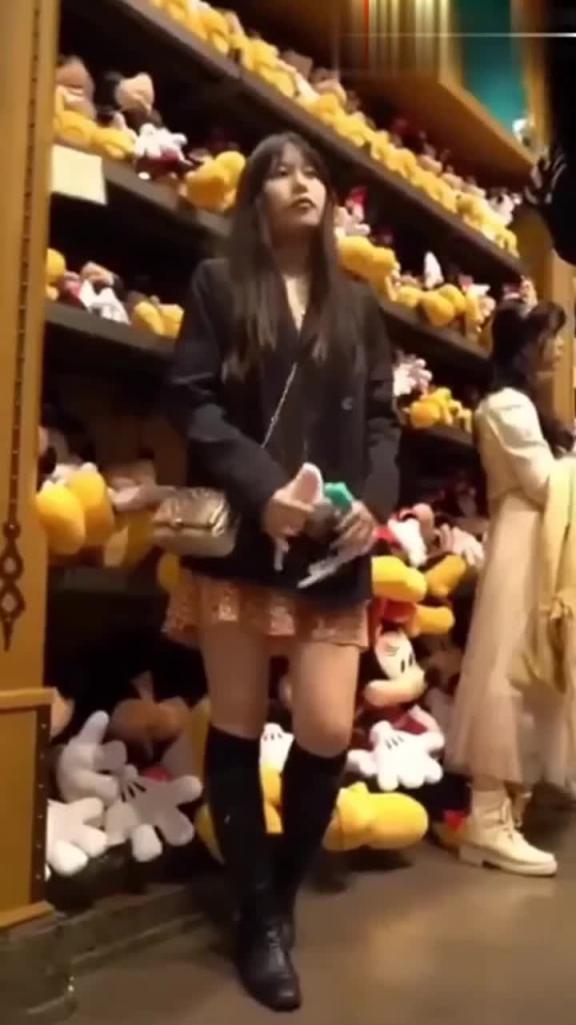 [偷拍裙底内裤合集]抄底JK少女裙底花式内裤美腿美臂 预览截图 12