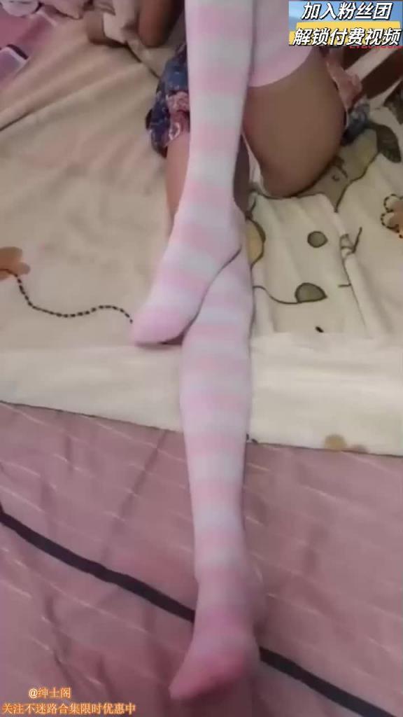 【真实父女乱伦】爸爸帮女儿洗澡,女儿问爸爸你的这个是啥呀怎么和我的不一样,女儿用手摸了摸,爸爸鸡巴变硬没忍住就和女儿在厕所操起来 预览截图 8