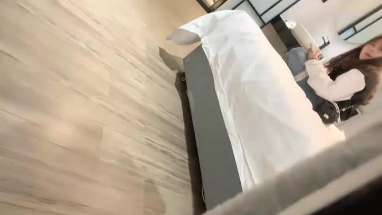 【约炮实录】兼职学生妹,深夜来访,小伙掐着脖子爆操 预览截图 1