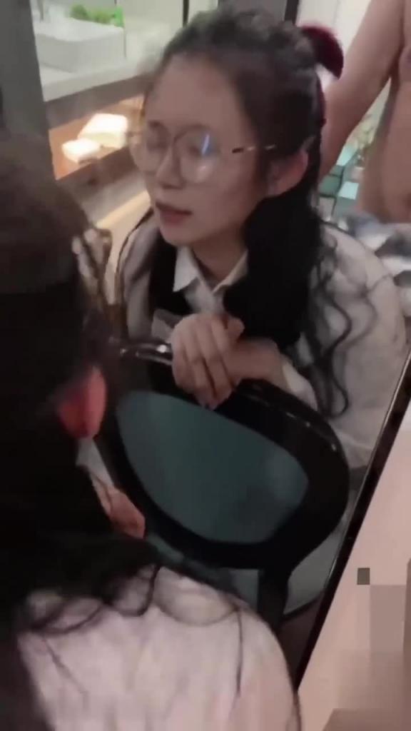 后入JK萝莉眼镜少女 预览截图 10