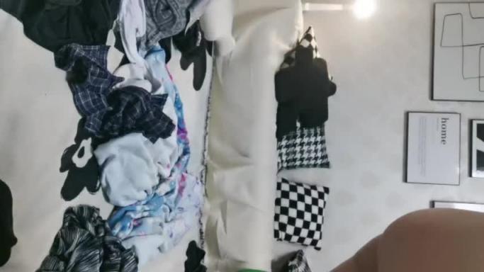 极品大胸长发眼镜妹jk萝莉裙 预览截图 11
