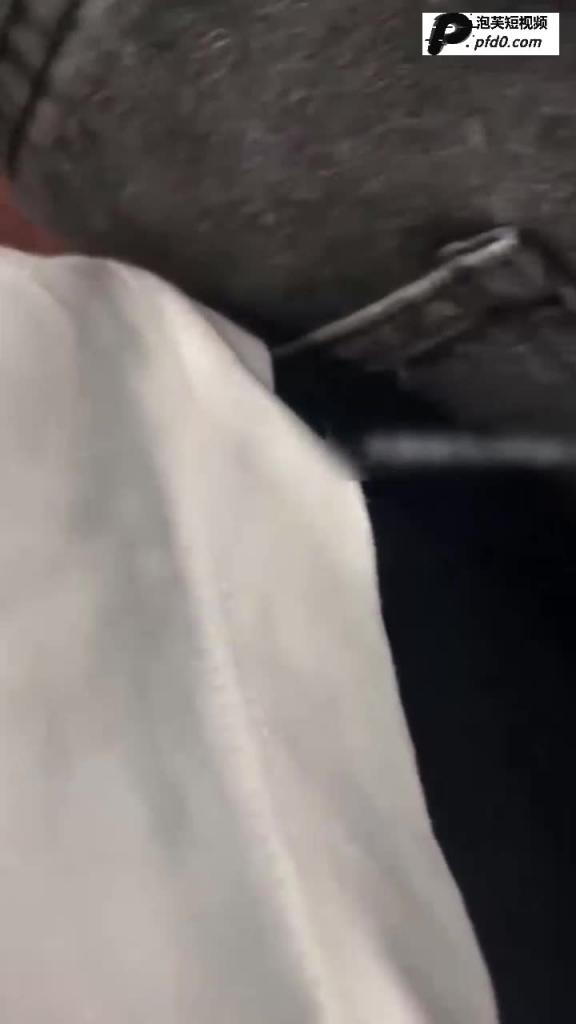 【顶臀强摸】公交+地铁当众掏JB强顶中学生和极品女神!惨遭鄙视的眼神!#街射街顶 预览截图 10