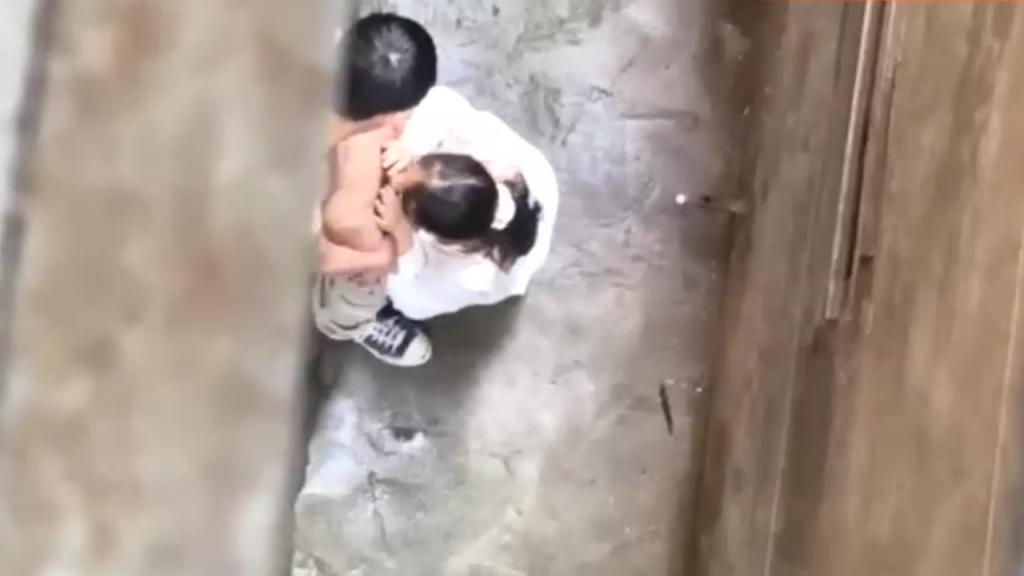 【稀有吃瓜事件】郑州师范操场口爆门 预览截图 12