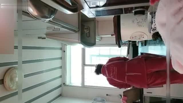 儿子精虫上脑正在做饭的妈洗澡完继续干 预览截图 1